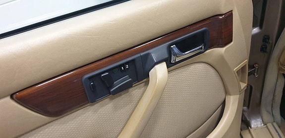 Mercedes-Benz 420 SE 17 of 22