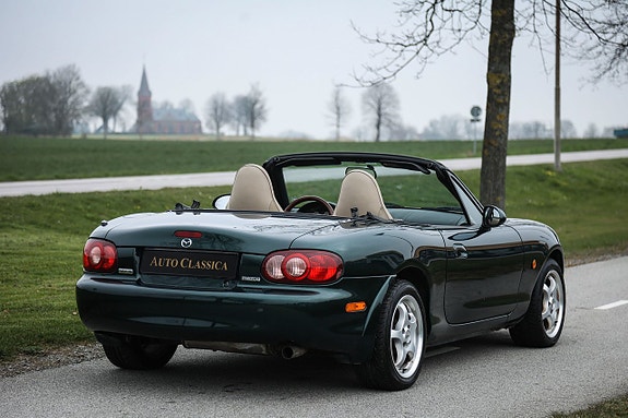 Mazda MX-5 7 of 13