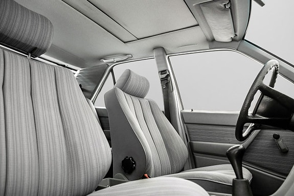 Mercedes-Benz 230 E 20 of 21