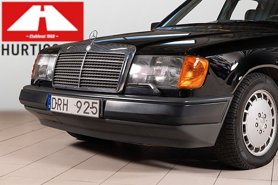 Mercedes-Benz 230 E 7 of 21