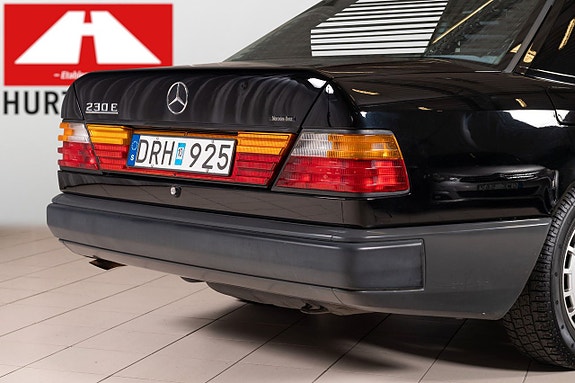 Mercedes-Benz 230 E 8 of 21