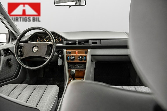 Mercedes-Benz 230 E 21 of 21