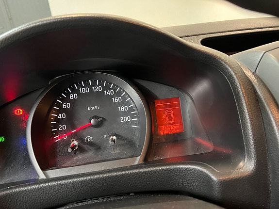 Nissan NV200 17 of 22