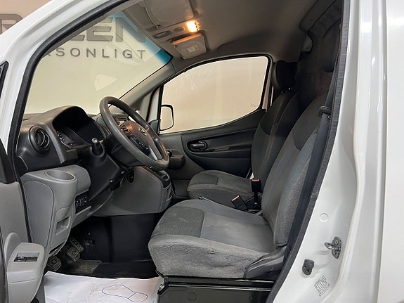 Nissan NV200 15 of 22
