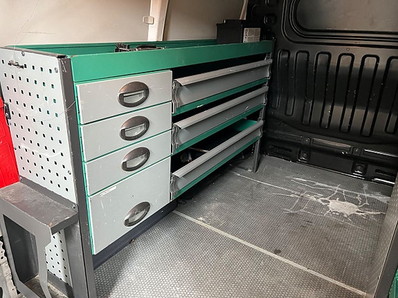 Nissan NV200 10 of 22