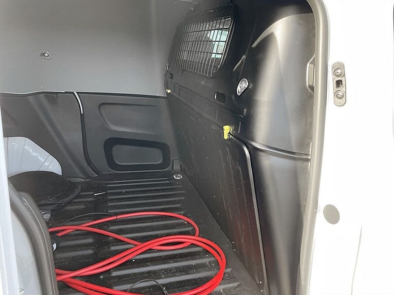 Peugeot e-Partner 16 of 17