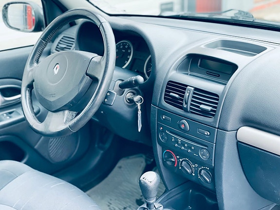 Renault Clio 8 of 9