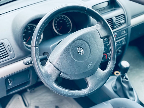 Renault Clio 6 of 9