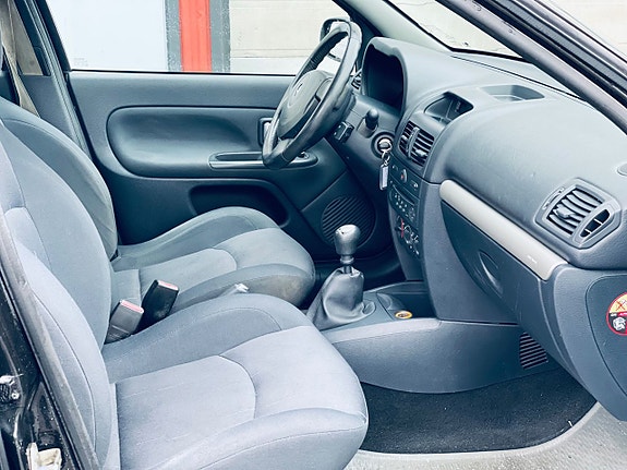 Renault Clio 9 of 9