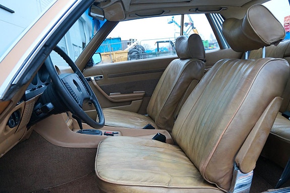 Mercedes-Benz SLC300 7 of 14