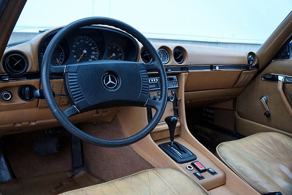 Mercedes-Benz SLC300 8 of 14