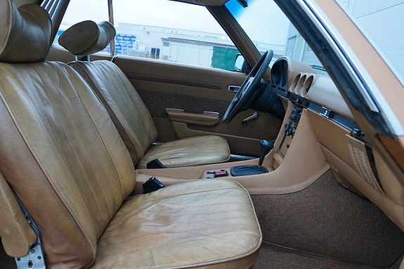 Mercedes-Benz SLC300 11 of 14
