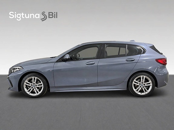 BMW 118i 3 of 5