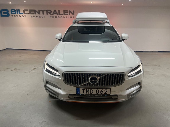 Volvo V90 Cross Country 3 of 5