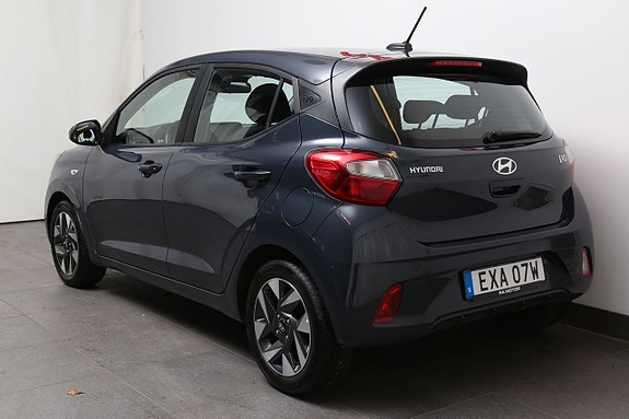 Hyundai i10 4 of 17