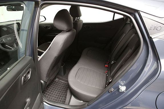 Hyundai i10 9 of 17