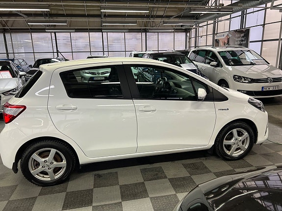 Toyota Yaris 5 of 5