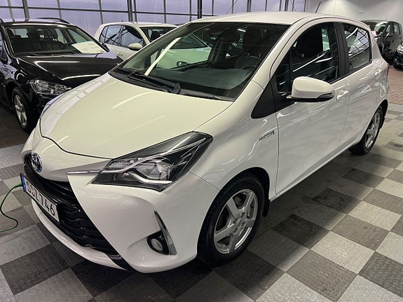 Toyota Yaris 2 of 5