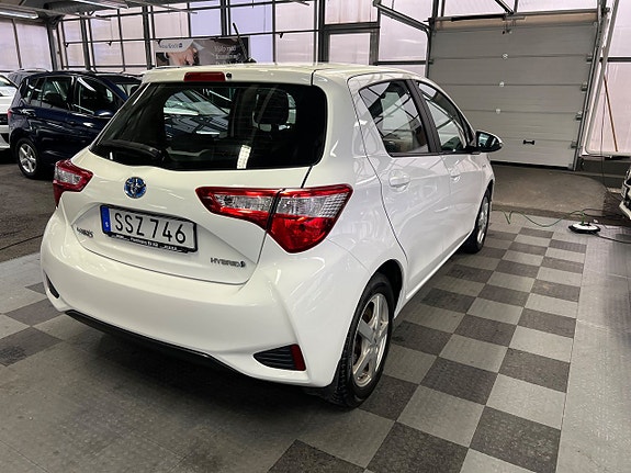 Toyota Yaris 4 of 5