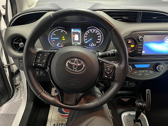 Toyota Yaris 11 of 16
