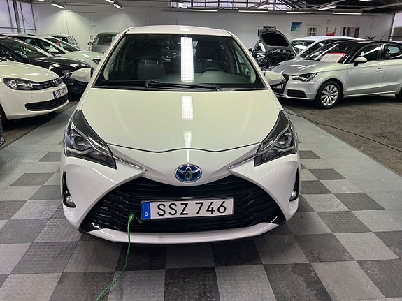 Toyota Yaris 6 of 16