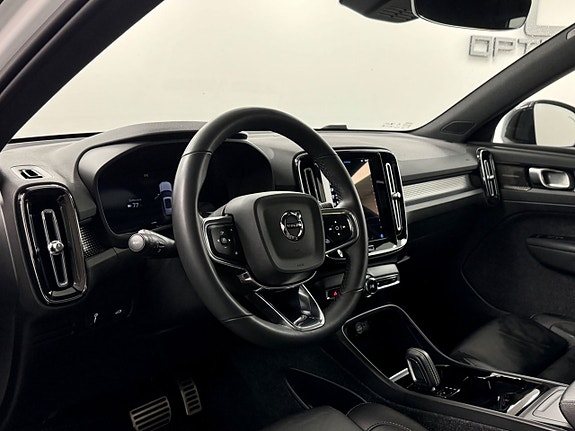 Volvo XC40 4 of 16