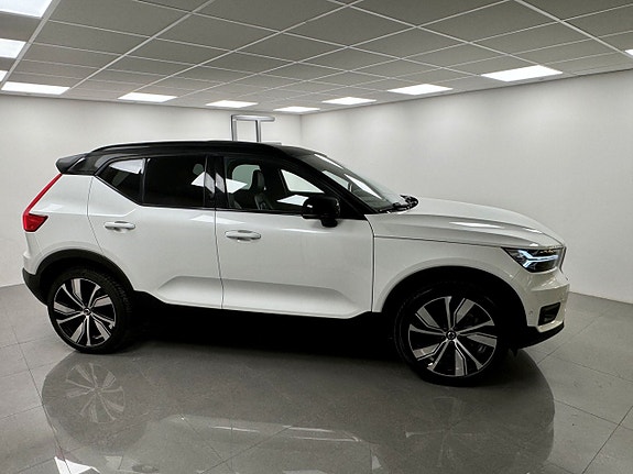 Volvo XC40 7 of 16