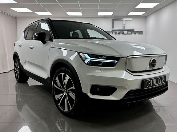 Volvo XC40 2 of 16