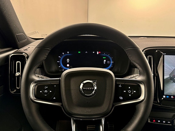 Volvo XC40 16 of 16