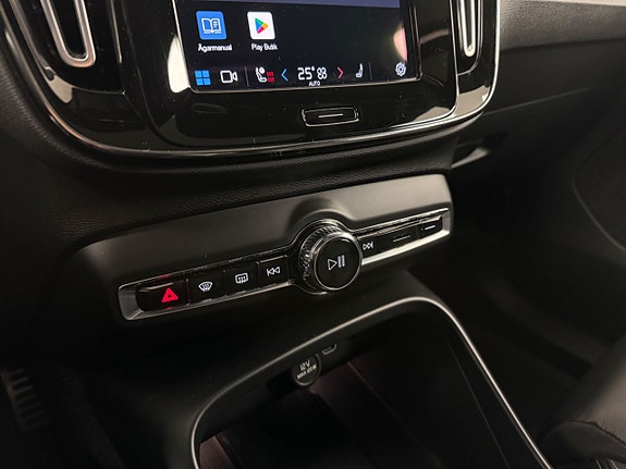 Volvo XC40 15 of 16