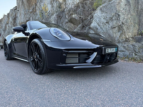 Porsche 911 Targa 4 GTS 25 of 26