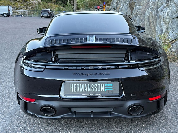 Porsche 911 Targa 4 GTS 9 of 26