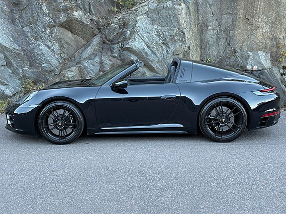 Porsche 911 Targa 4 GTS 6 of 26