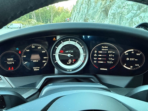 Porsche 911 Targa 4 GTS 16 of 26