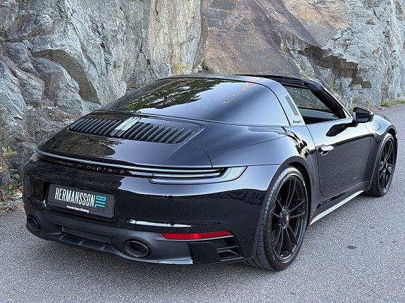Porsche 911 Targa 4 GTS 11 of 26