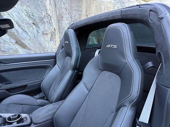 Porsche 911 Targa 4 GTS 13 of 26