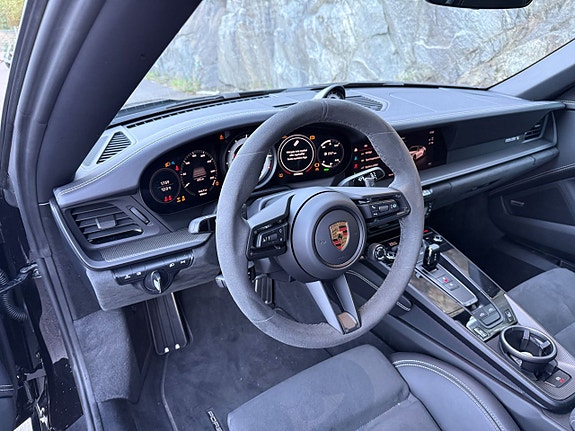 Porsche 911 Targa 4 GTS 14 of 26