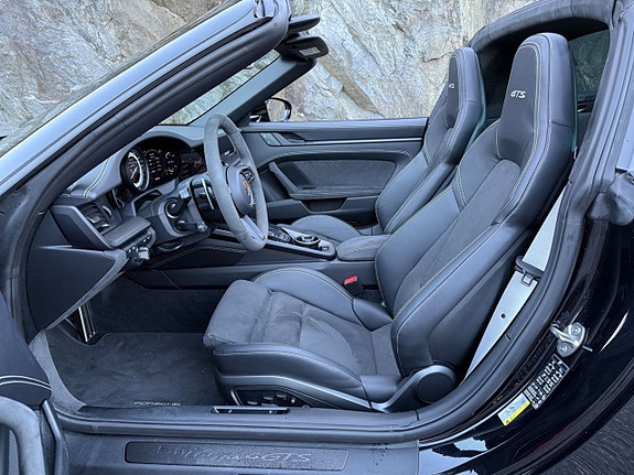 Porsche 911 Targa 4 GTS 12 of 26