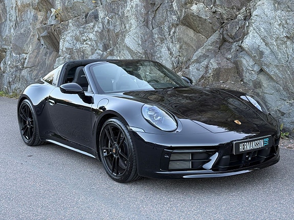 Porsche 911 Targa 4 GTS 3 of 5