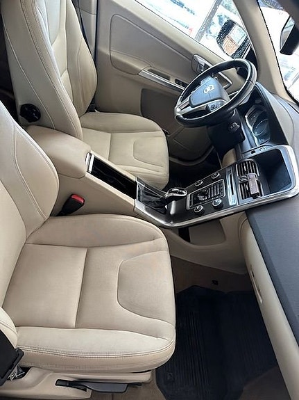Volvo XC60 15 of 24