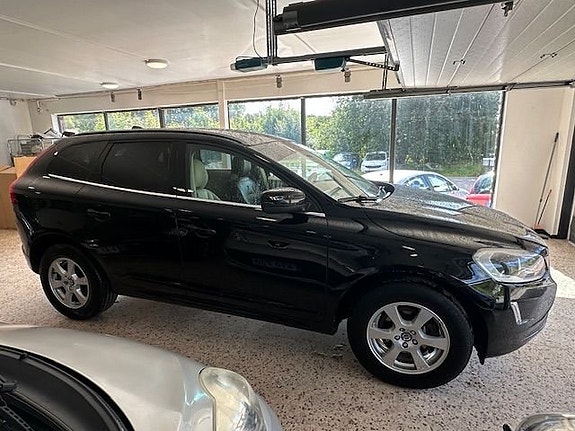 Volvo XC60 11 of 24
