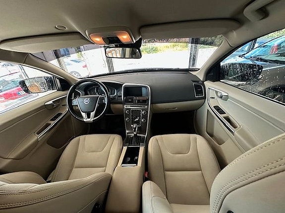 Volvo XC60 17 of 24