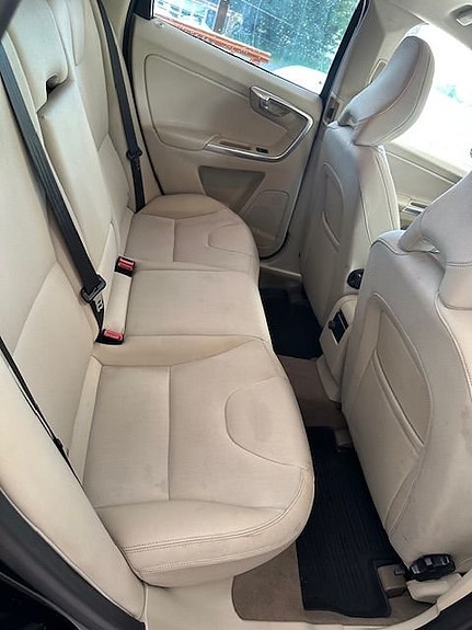 Volvo XC60 16 of 24