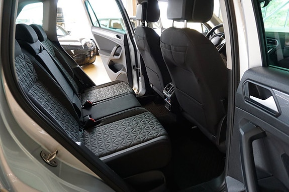 Volkswagen Tiguan 6 of 12