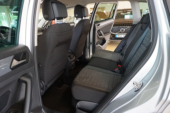Volkswagen Tiguan 4 of 12
