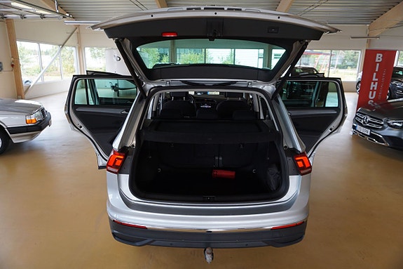 Volkswagen Tiguan 5 of 12