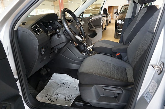 Volkswagen Tiguan 3 of 12