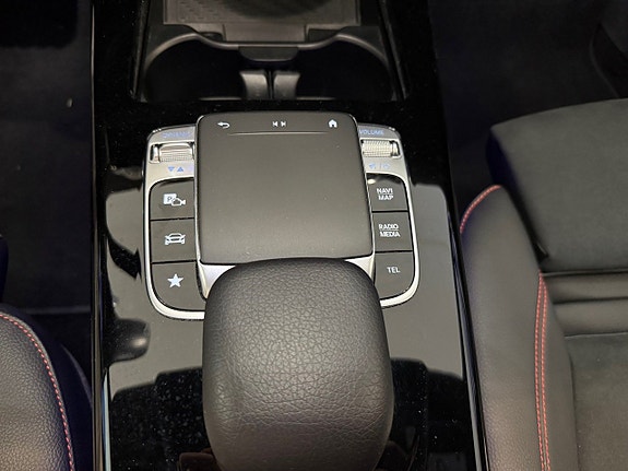 Mercedes-Benz CLA250 18 of 27