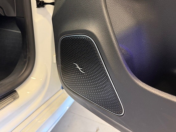 Mercedes-Benz CLA250 25 of 27
