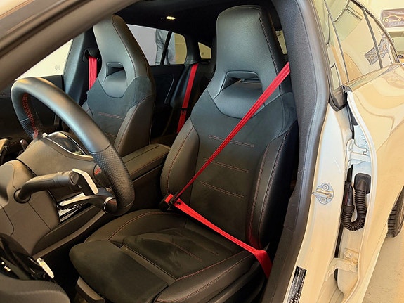 Mercedes-Benz CLA250 8 of 27